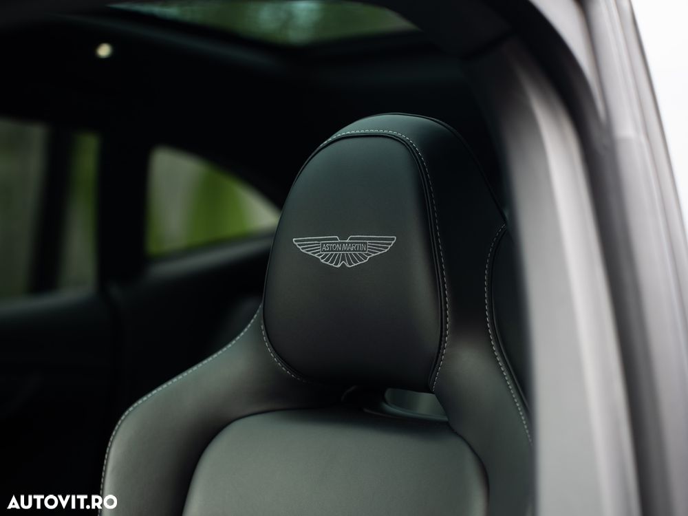 Aston Martin DBX - 26