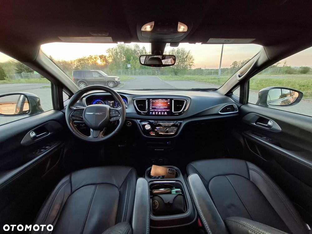 Chrysler Pacifica - 25
