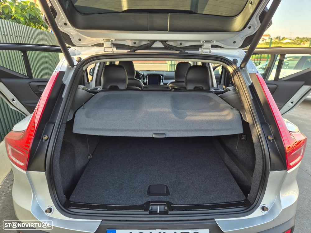 Volvo XC 40 2.0 D4 Momentum Plus AWD - 52