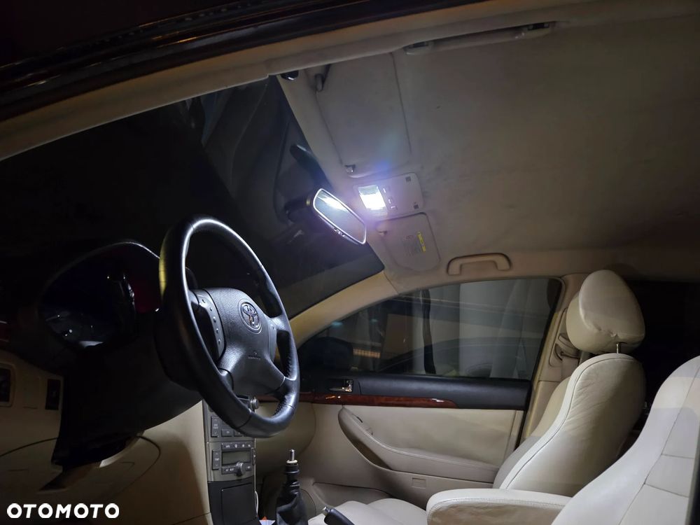 Toyota Avensis 2.2 D-4D Sol - 29