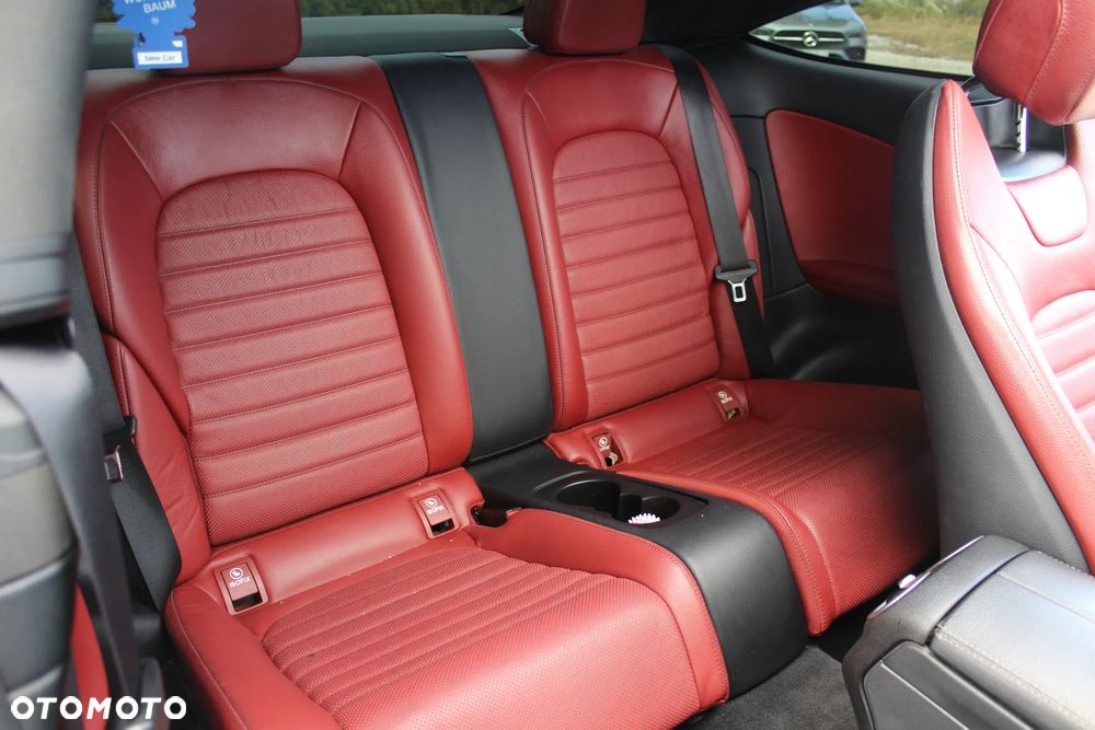 Mercedes-Benz Klasa C 300 7G-TRONIC AMG Line - 19