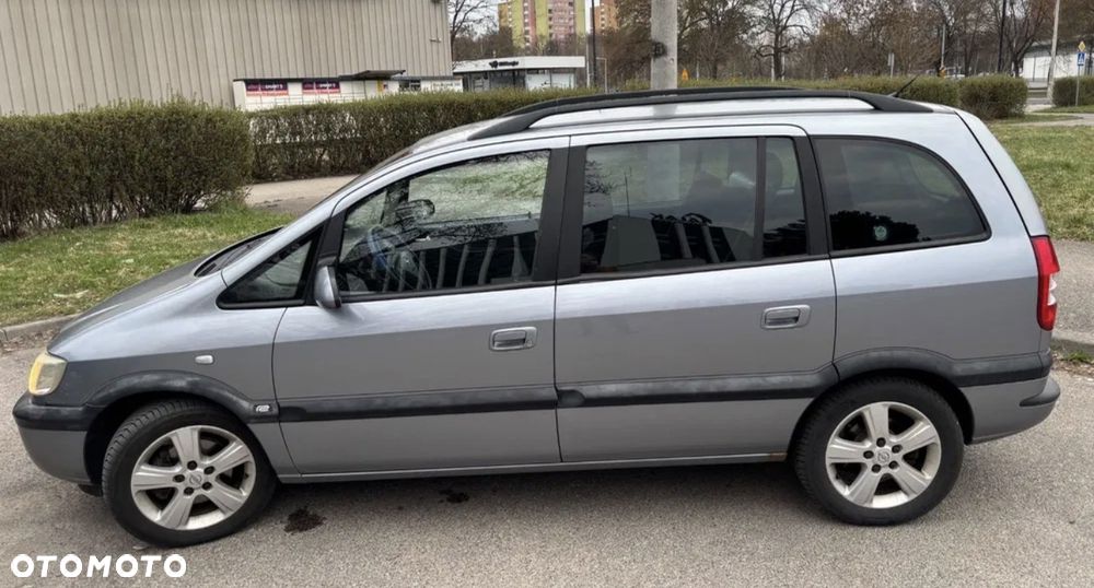 Opel Zafira 1.8 16V Comfort - 2