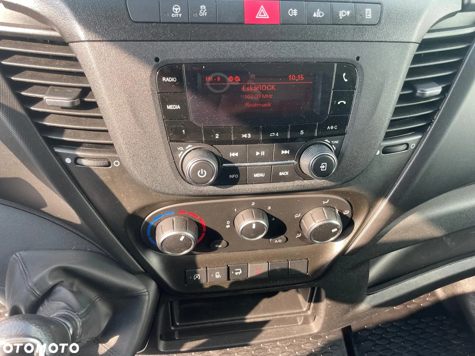 Iveco Kontener 8EP Winda 750kg Bliźniaki - 16
