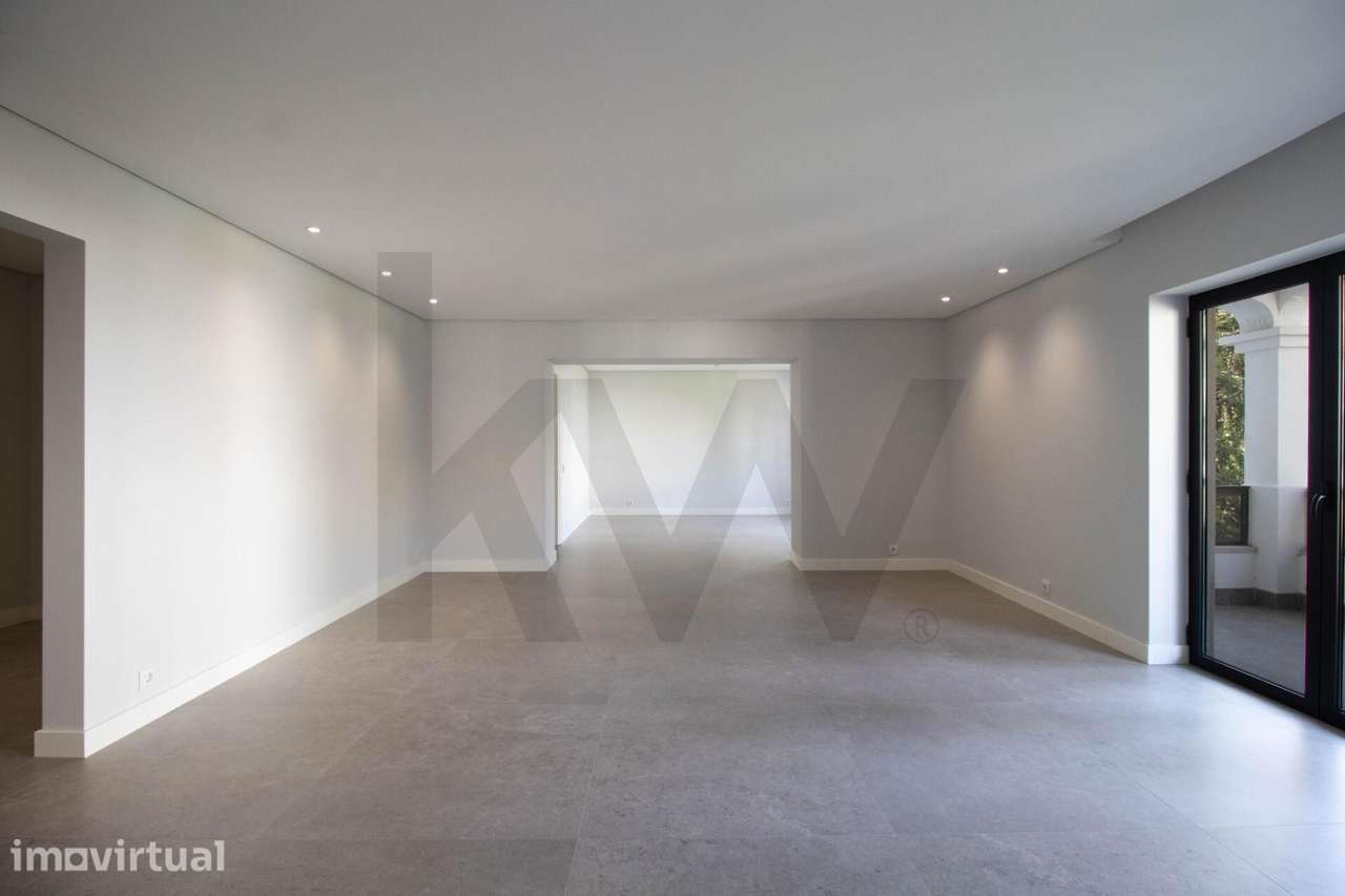 Apartamento T4 Renovado com 2 Suítes + Jardim e Piscina - Grande imagem: 4/55
