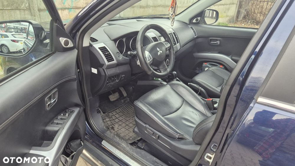Mitsubishi Outlander 2.4 Instyle NAVI EU5 CVT - 10