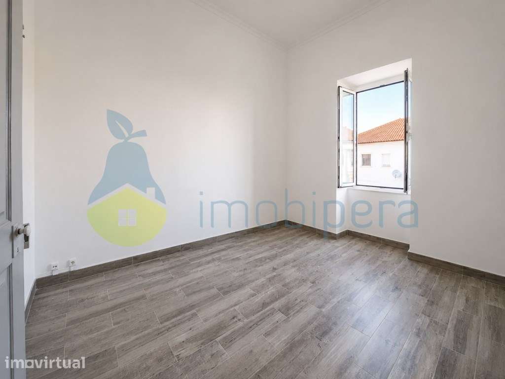 Moradia com 800 m2 de terreno em area urbana no centro de Algoz - Grande imagem: 5/16