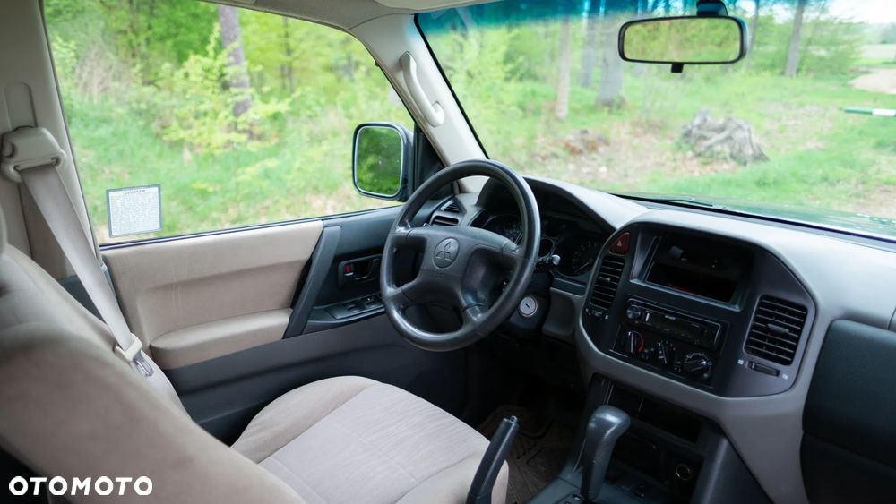 Mitsubishi Pajero - 16