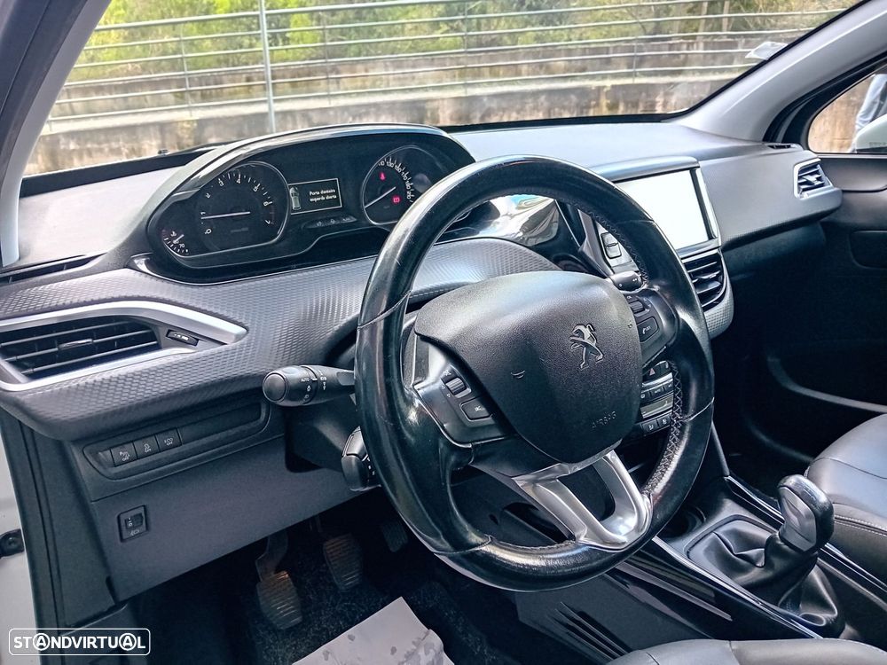 Peugeot 2008 1.2 PureTech Allure - 14
