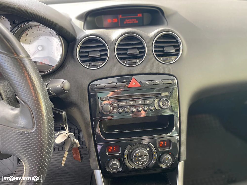 Peugeot 308 1.6 e-HDi Allure CVM6 - 14