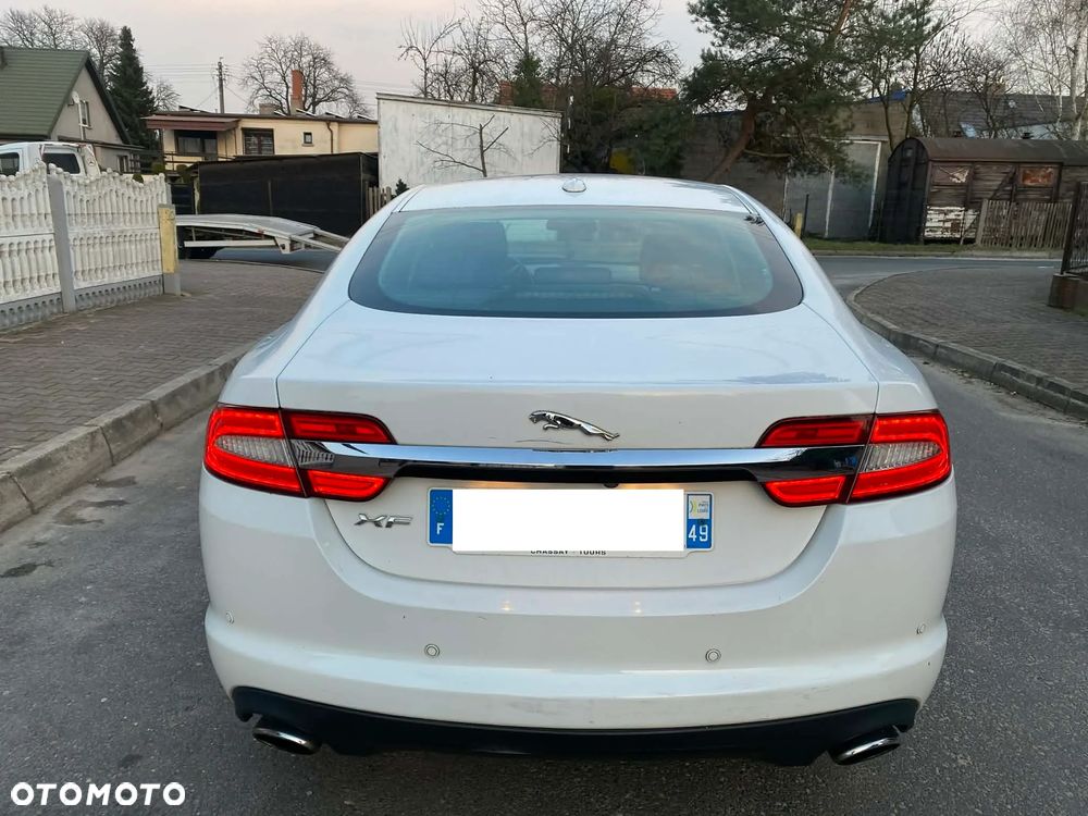 Jaguar XF 3.0 V6 D Luxury - 22