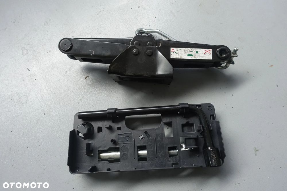 LEWAREK SAMOCHODOWY BERLINGO IV PARTNER 18r. - 3