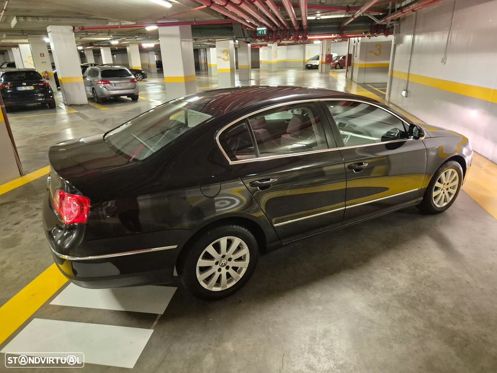 VW Passat 2.0 TDI Confortline - 10