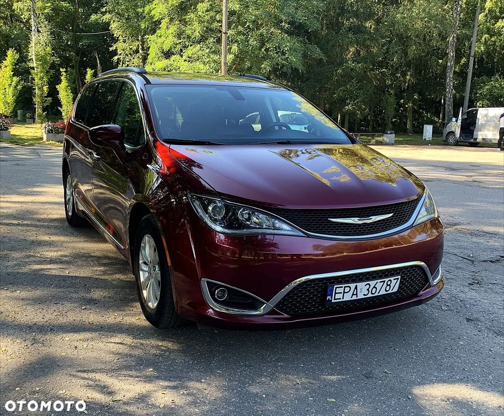 Chrysler Pacifica - 1