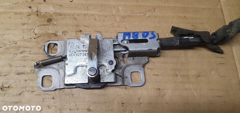 Zamek klapy bagażnika dociąg Audi A8 D3 4E0827383C 4E0827383D - 2