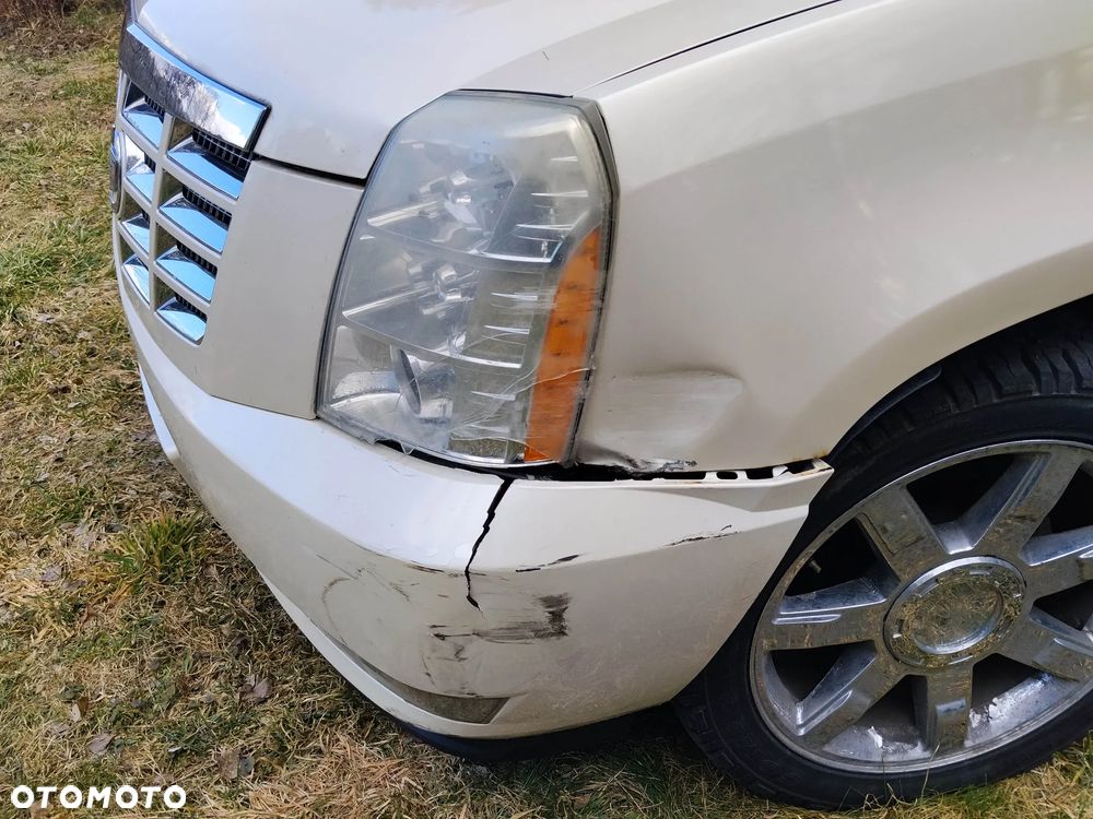 Cadillac Escalade - 3