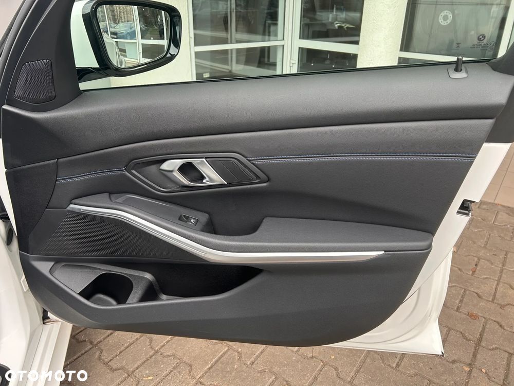 BMW Seria 3 318i M Sport sport - 17