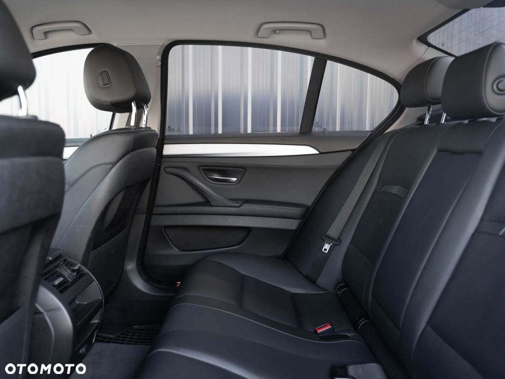 BMW Seria 5 520d xDrive Luxury Line - 13