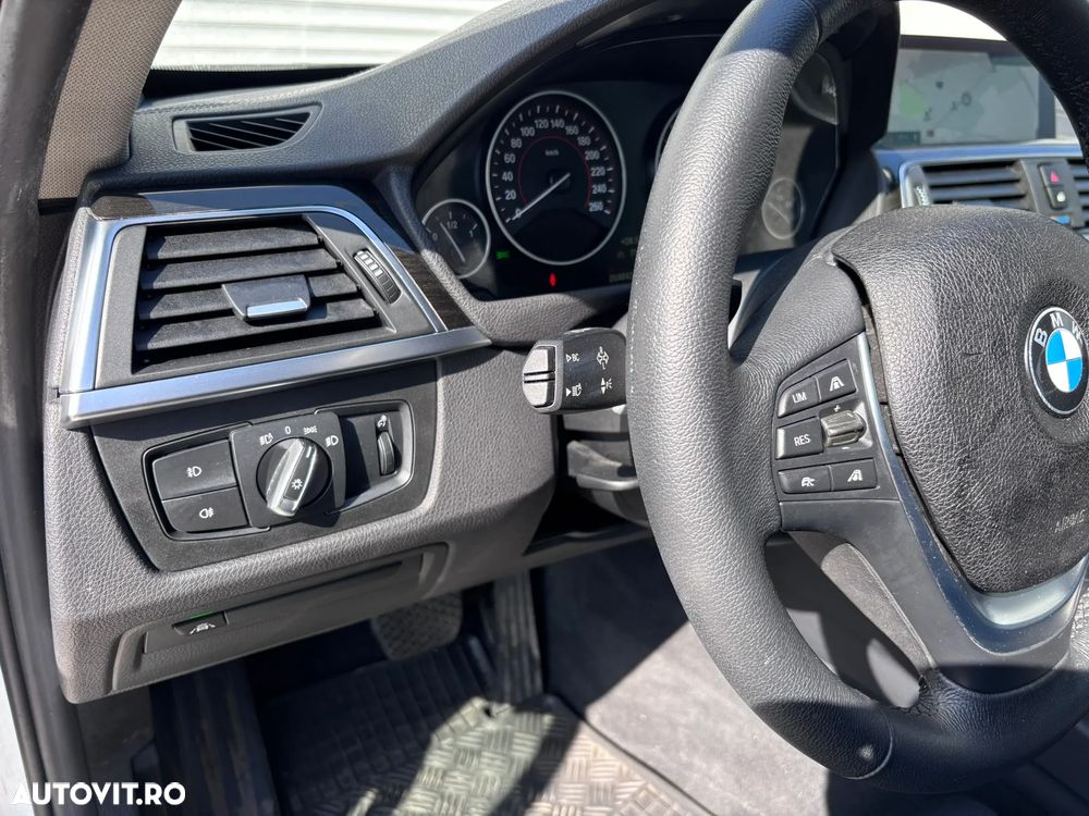 BMW Seria 3 330i xDrive Aut. Sport Line - 22