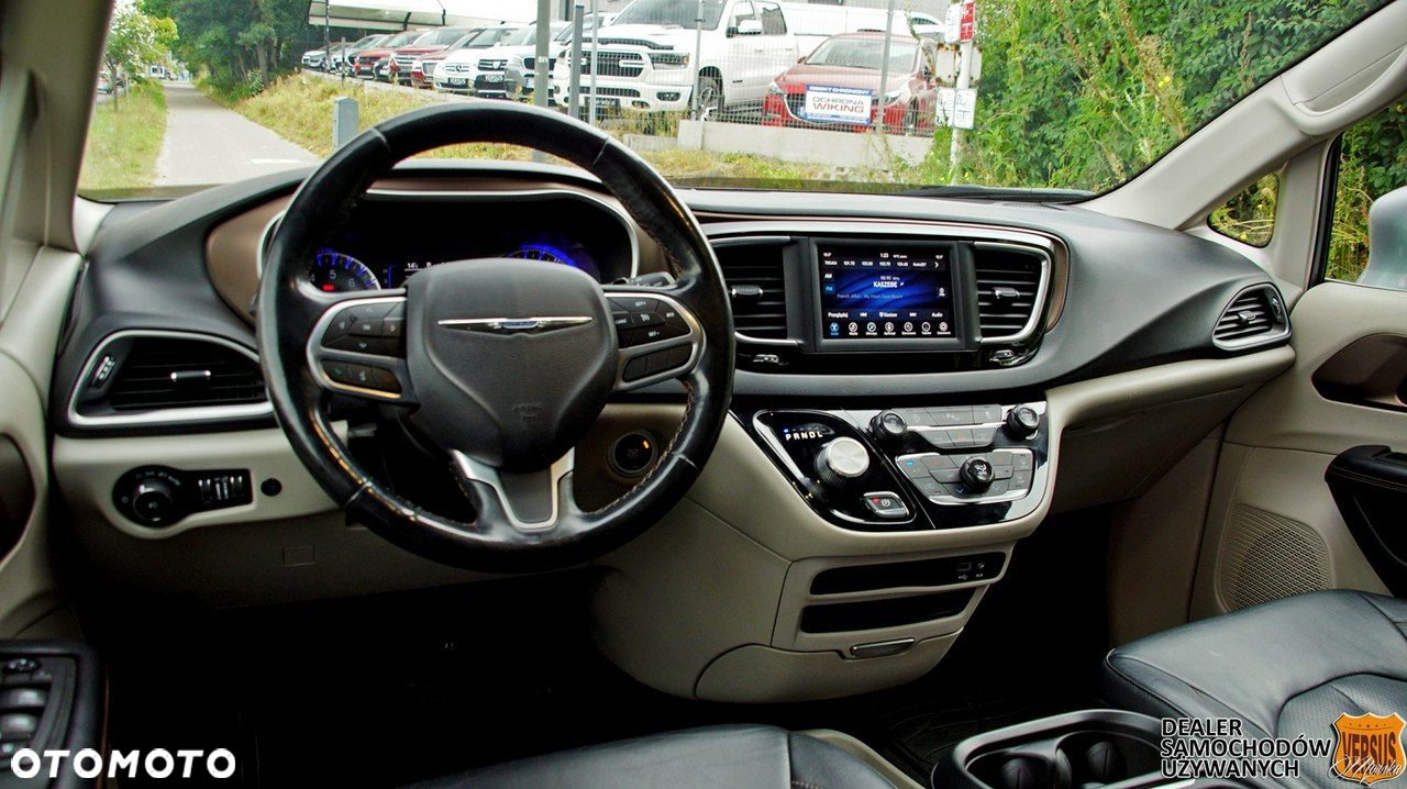 Chrysler Pacifica - 18