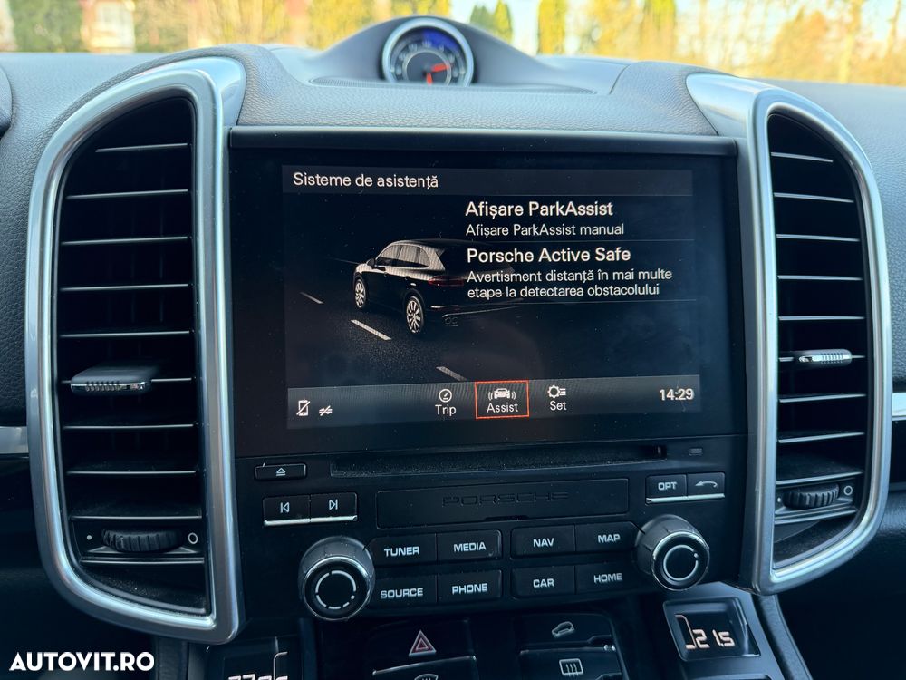 Porsche Cayenne 3.0 L - 18