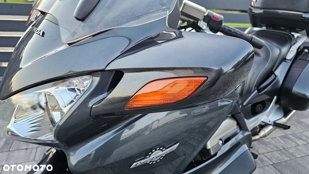 Honda ST - 9