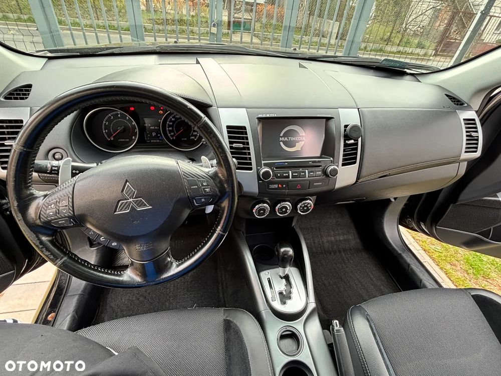 Mitsubishi Outlander 2.0 Intense + 2WD EU5 CVT - 10