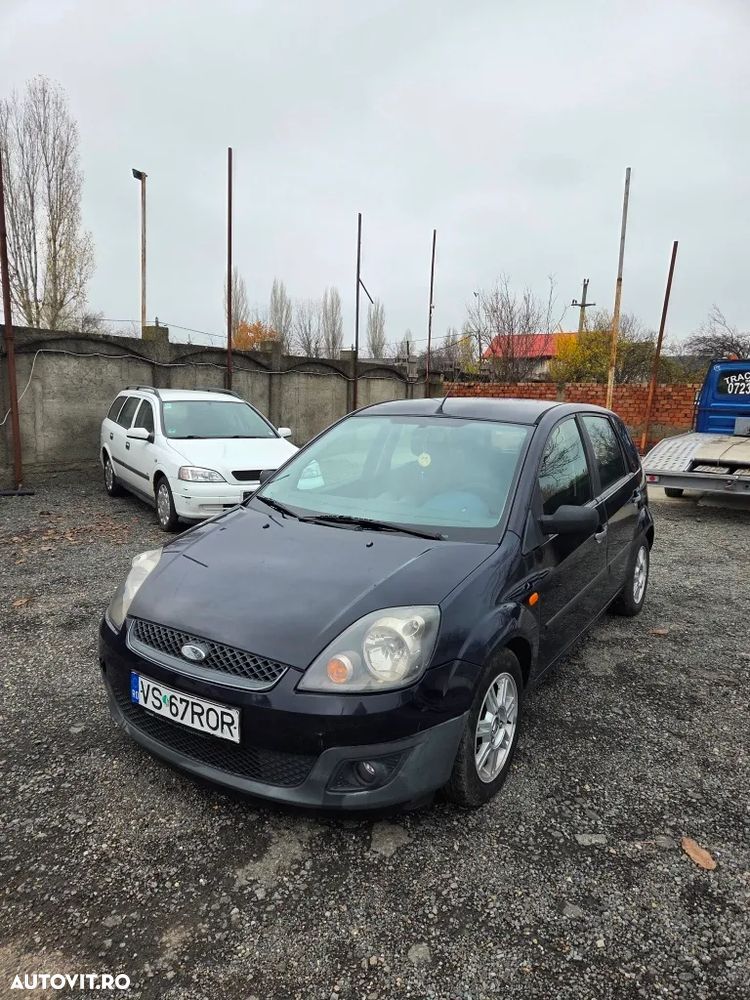 Ford Fiesta 1.3i Ambiente - 1