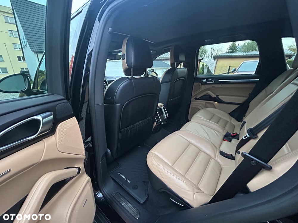 Porsche Cayenne Platinum Edition - 13