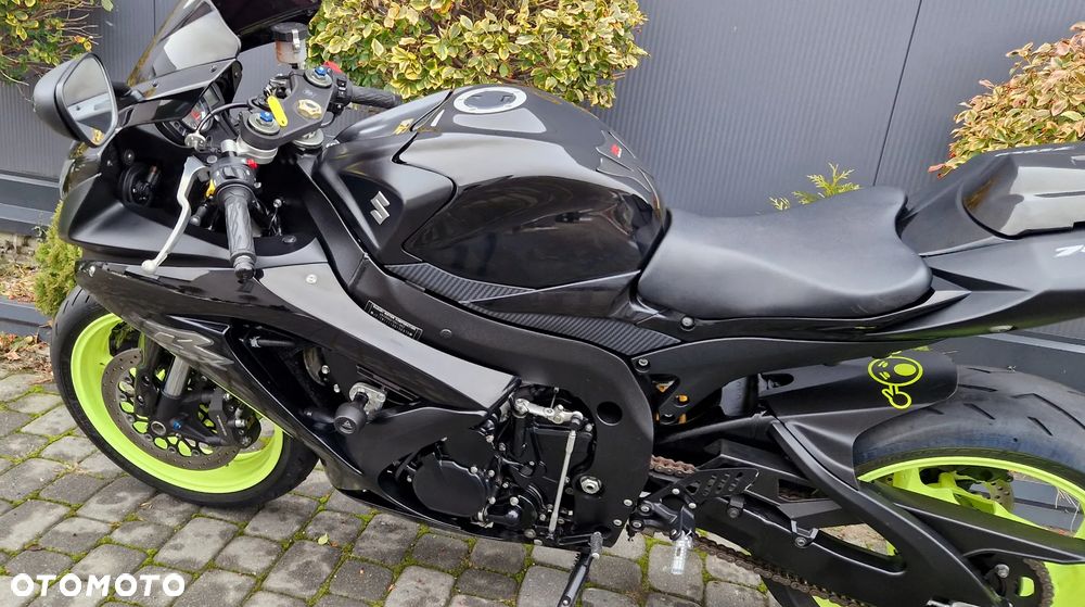 Suzuki GSX-R - 30