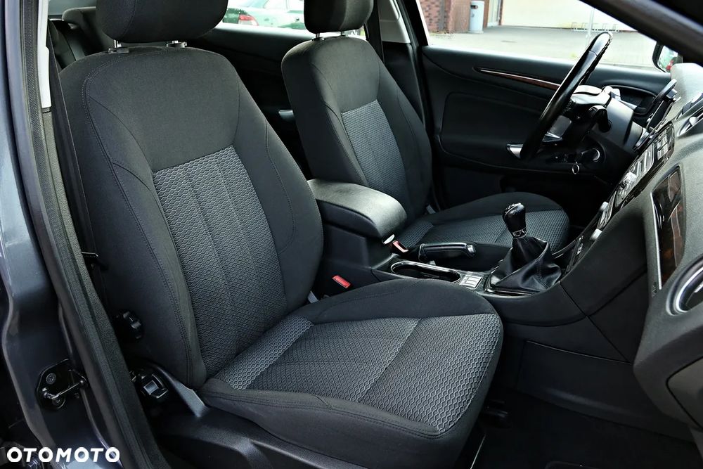 Ford Mondeo 2.0 Ghia - 22