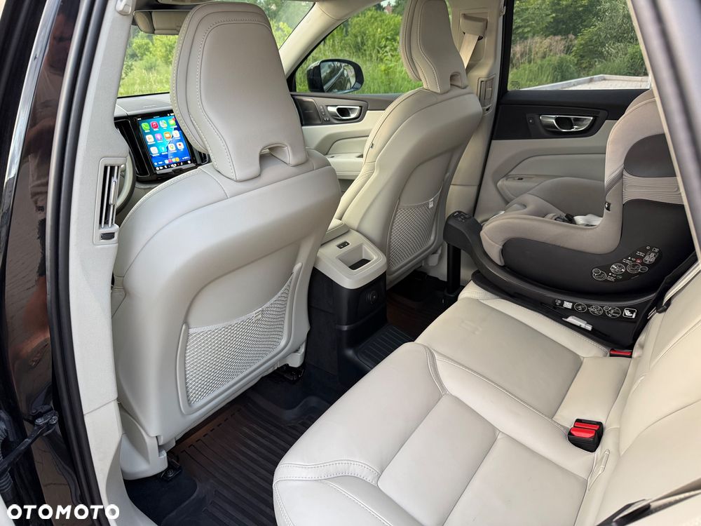 Volvo XC 60 T8 Plug-In Hybrid AWD Ultra Dark - 25