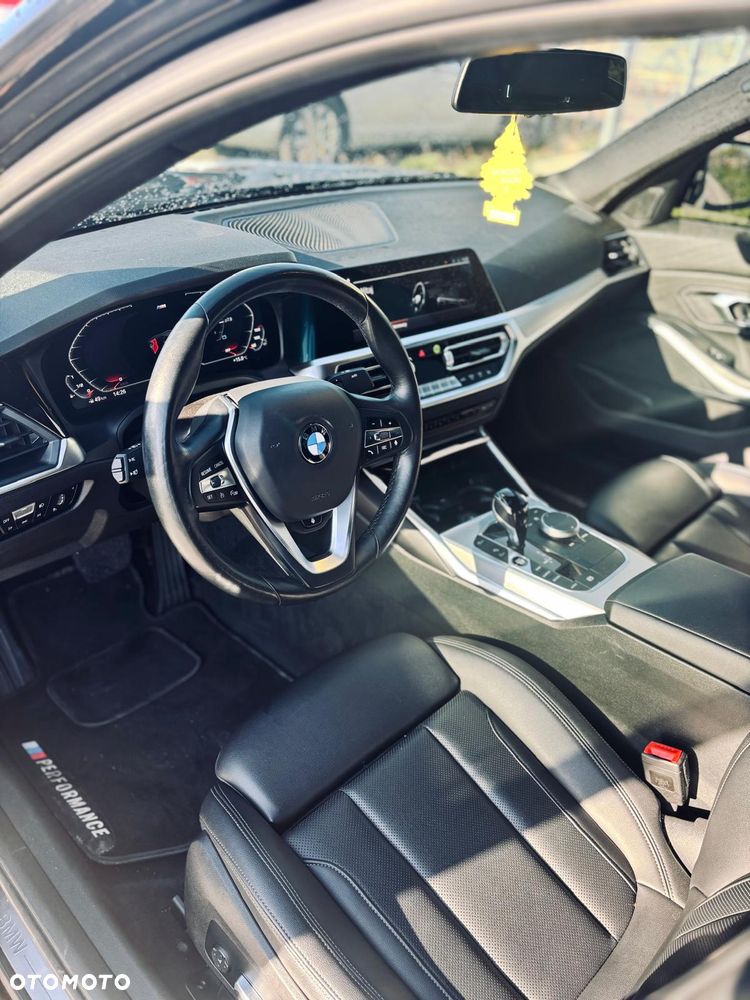 BMW Seria 3 330i xDrive Sport Line - 13