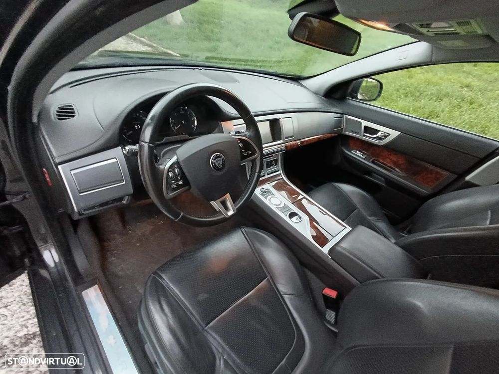 Jaguar XF - 13