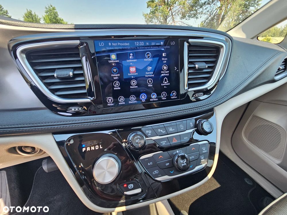 Chrysler Pacifica - 28