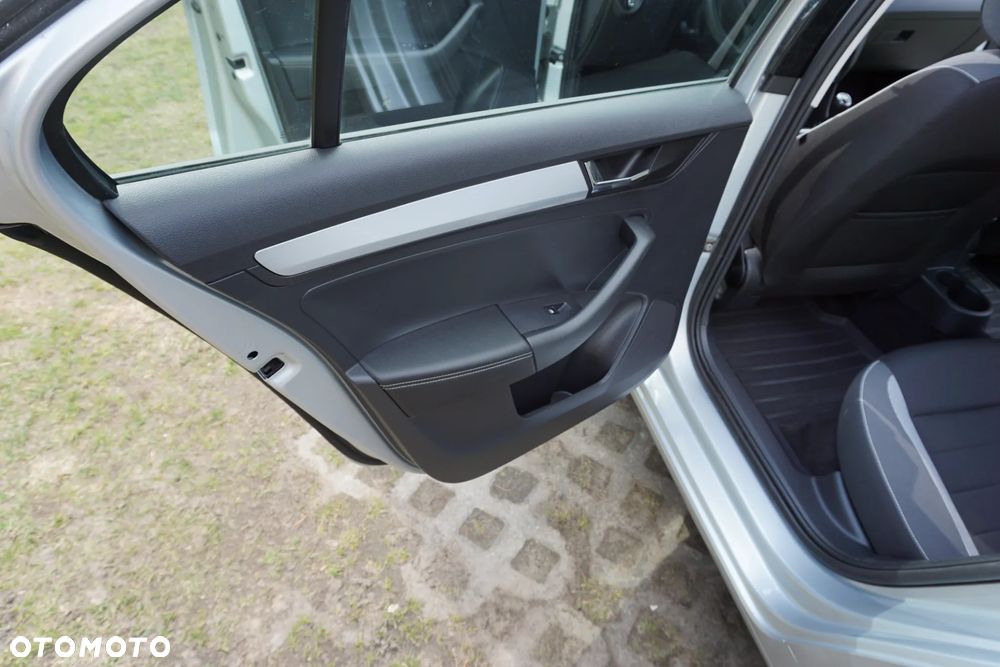 Skoda RAPID Spb 1.0 TSI Ambition - 16