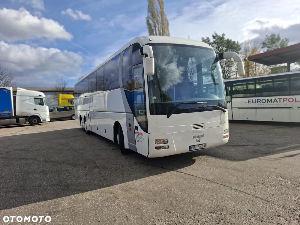 MAN LION'S COACH - 2