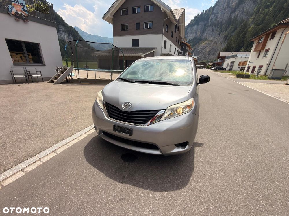 Toyota Sienna 3.5 LE AWD - 2