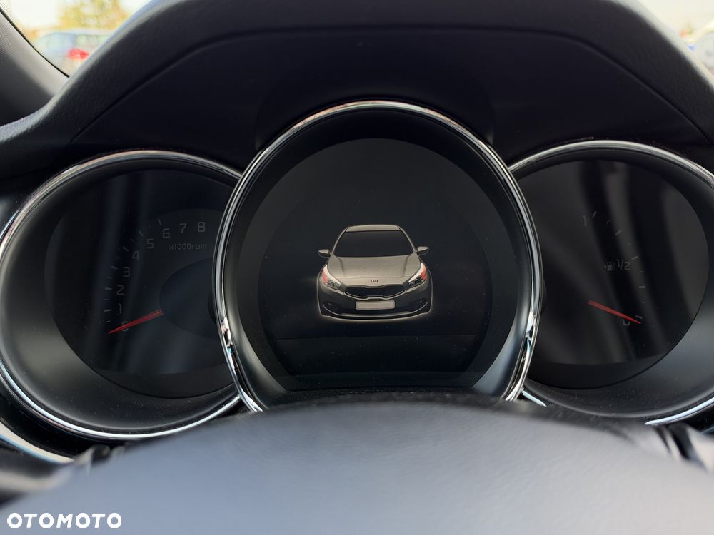 Kia Ceed - 8
