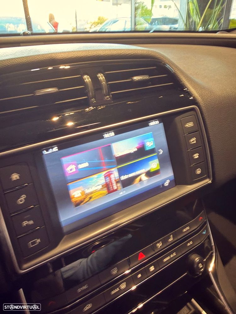 Jaguar XE 2.0 D R-Dynamic S - 25