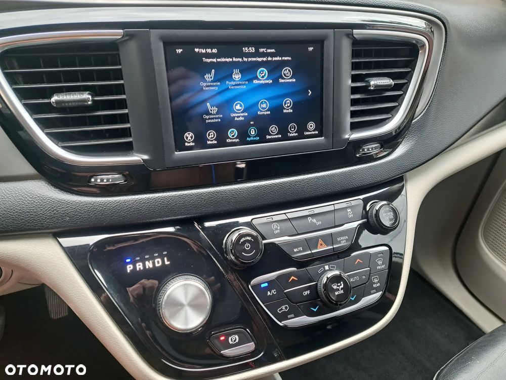 Chrysler Pacifica - 34