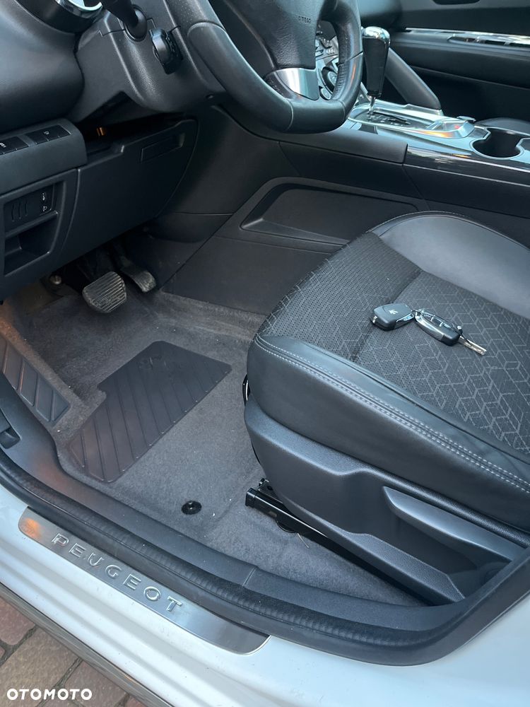Peugeot 3008 BlueHDi 120 Stop & Start EAT6 Active Business-Paket - 24