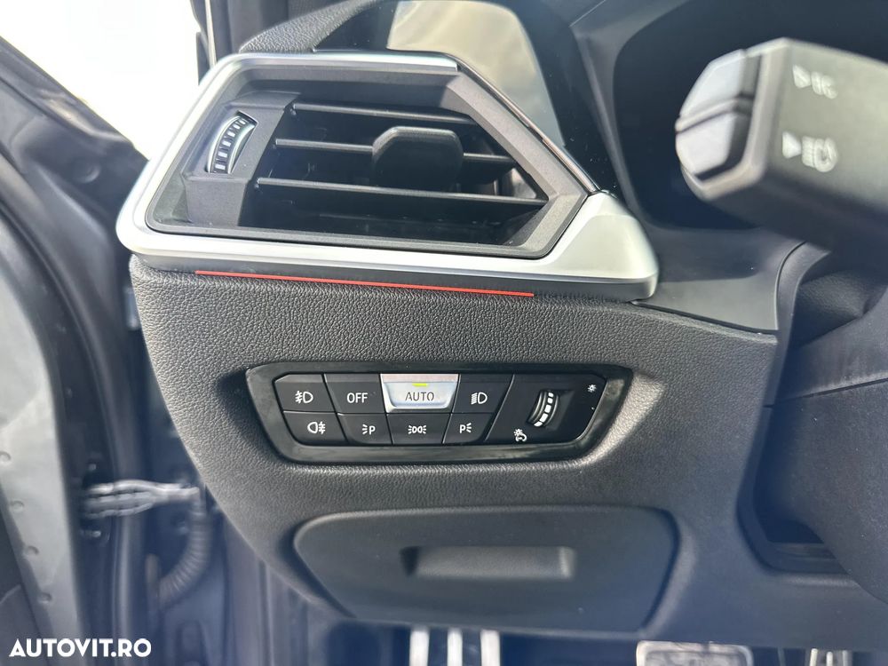 BMW Seria 3 330e xDrive Aut. - 15