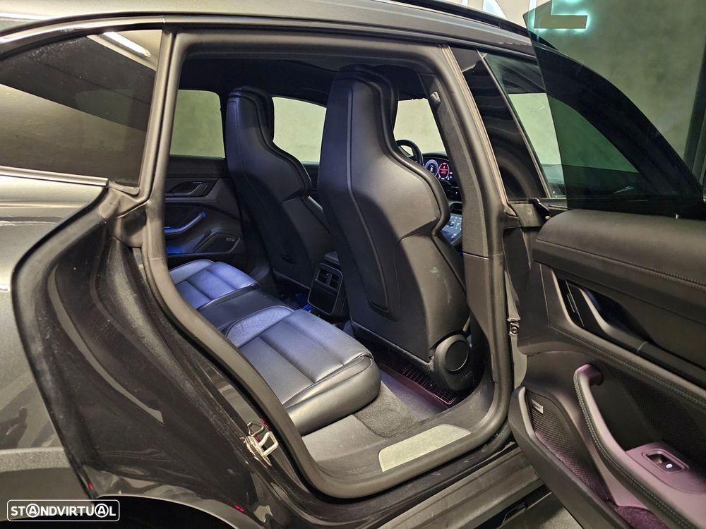 Porsche Taycan Cross Turismo 4 - 21