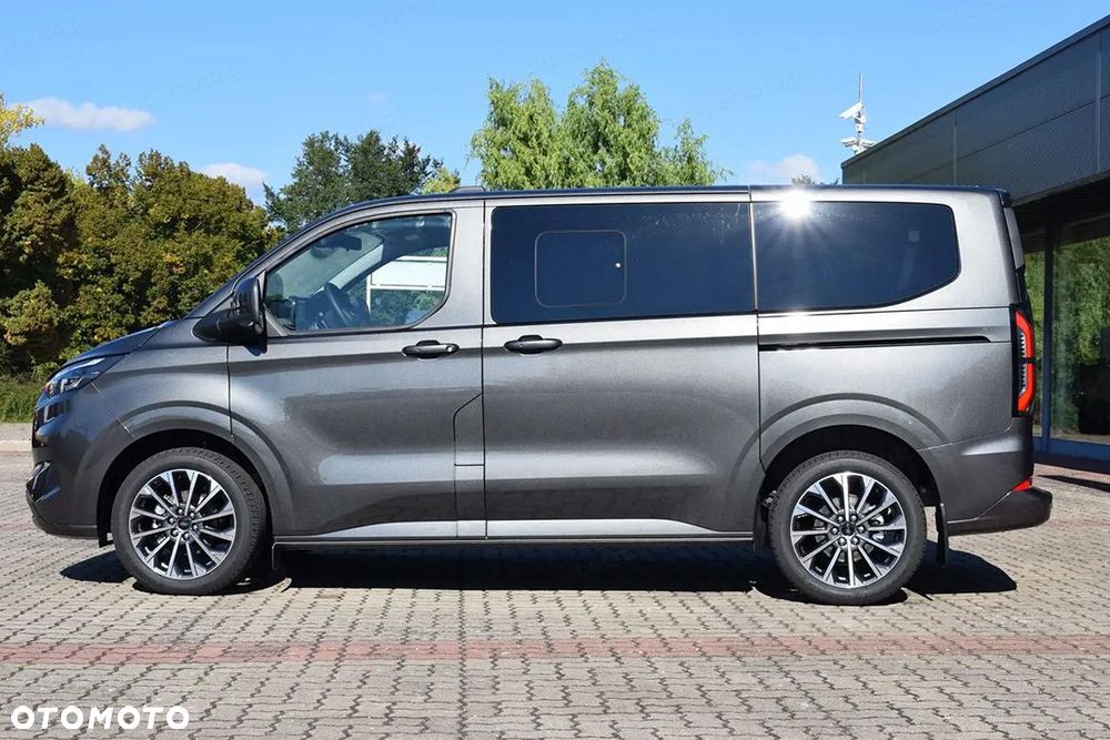Ford Tourneo Custom - 8