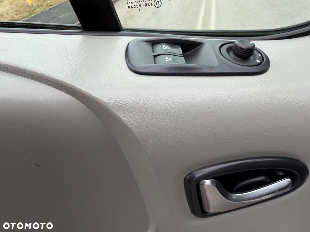 Opel Vivaro Long - 13