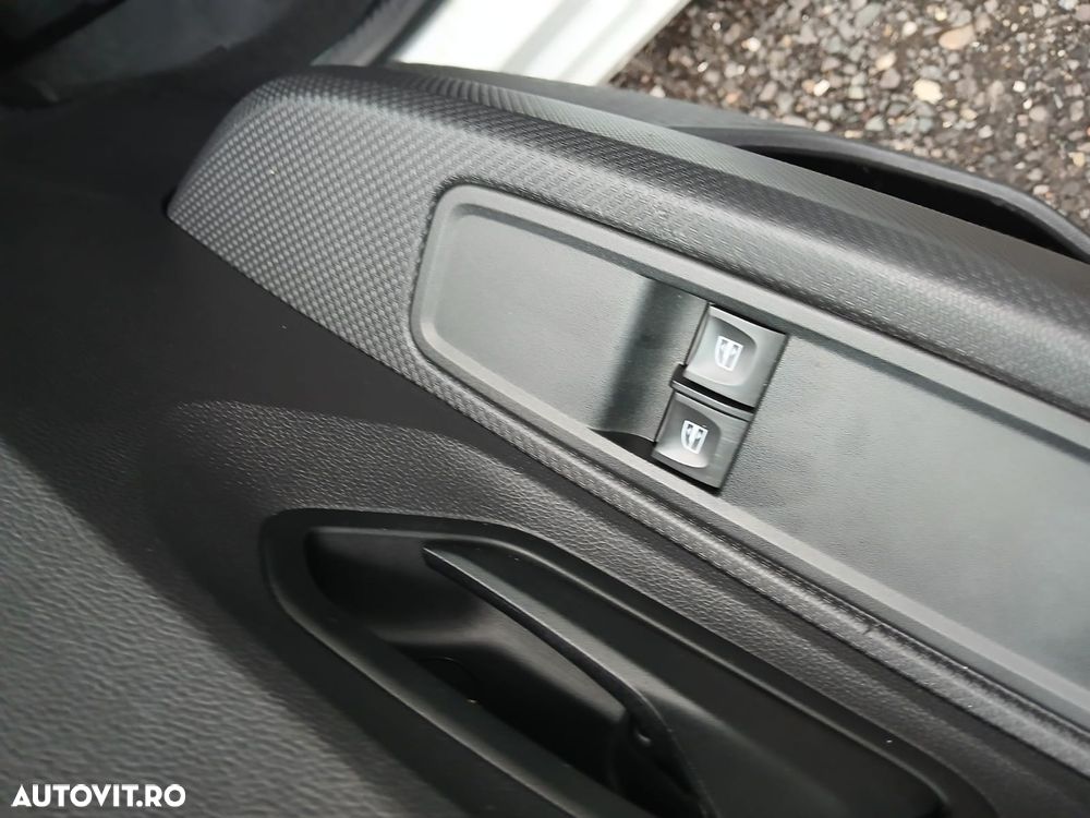 Dacia Logan TCe 90 Essential - 11