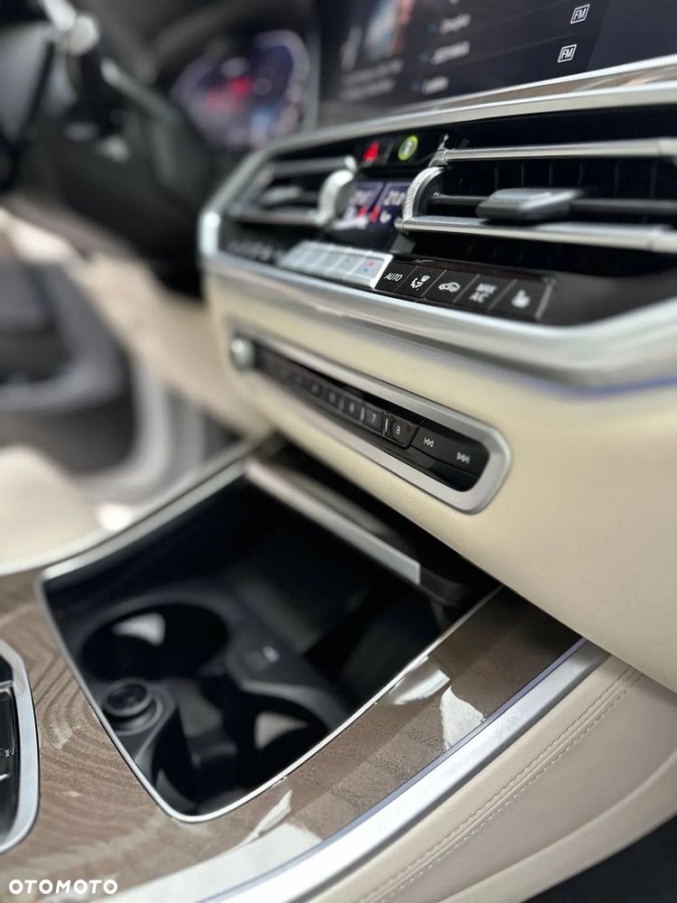 BMW X5 xDrive45e - 28