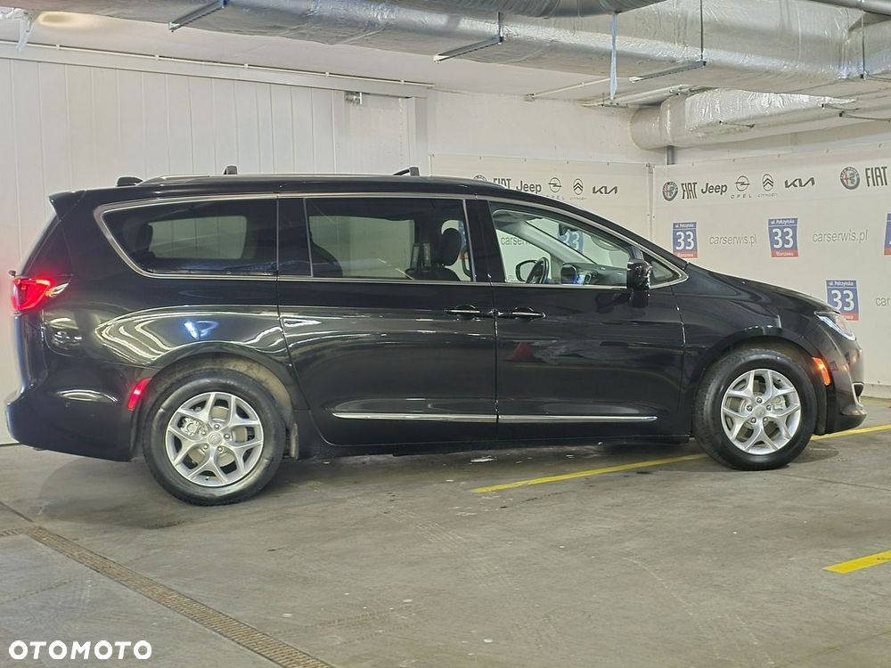Chrysler Pacifica - 10
