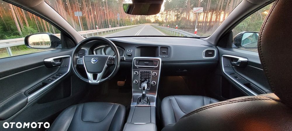 Volvo V60 Cross Country - 14