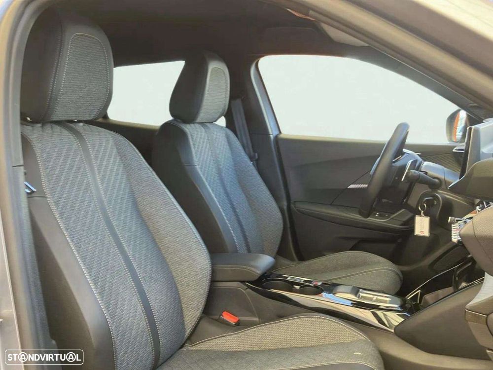 Peugeot 2008 1.2 PureTech Allure EAT8 - 14